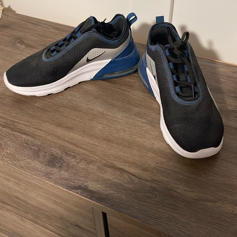Nike AIR MAX Motion 2 - Women’s Black and Blue Sneakers